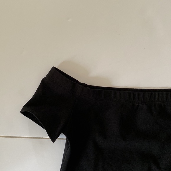Off the shoulder fitted black shirt medium - Picture 2 of 3